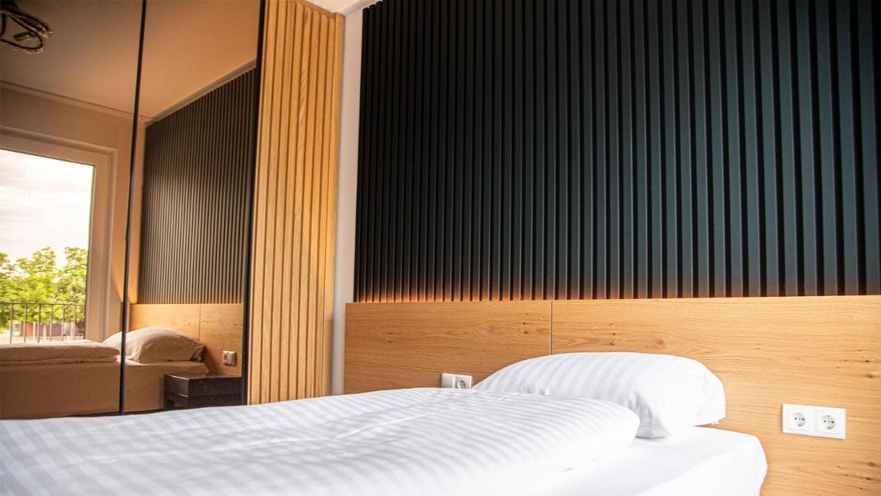 Rheinapart Hotel Und Boardinghouse บอร์นไฮม์ ภายนอก รูปภาพ